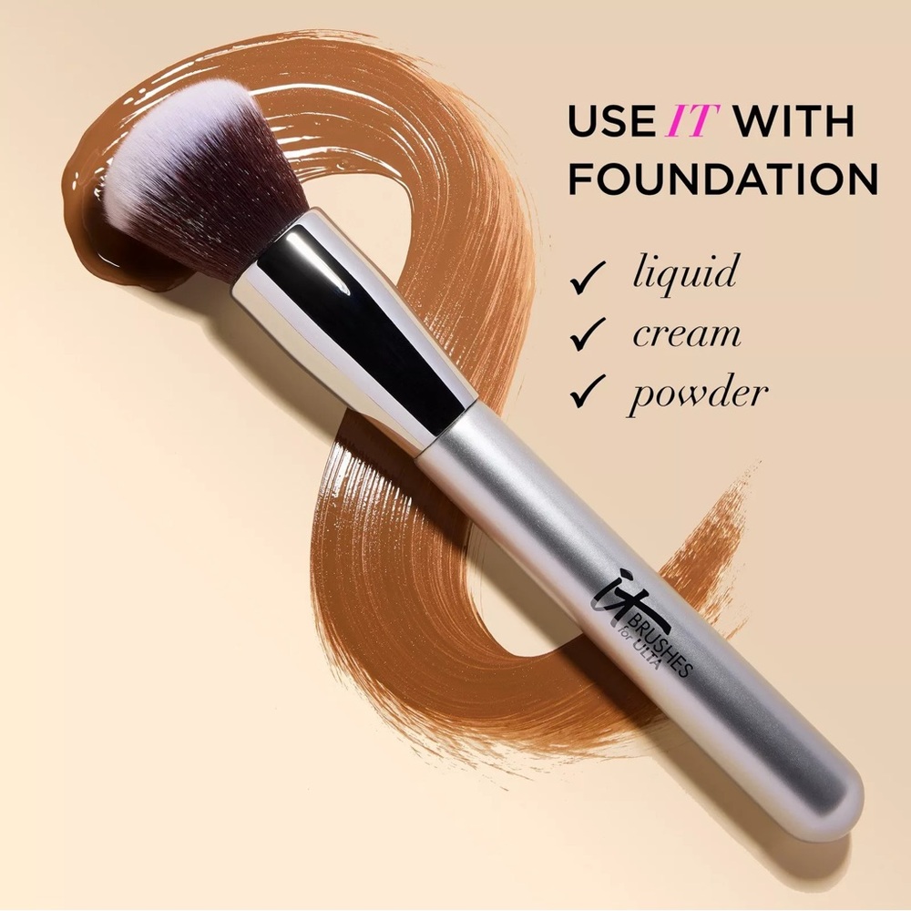 IT Cosmetics Airbrush Blurring Foundation Brush #101